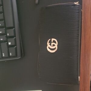Gucci Black Textured Wallet with Gold Emblem